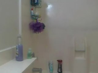 Tatu putih babe dalam yang bilik mandi