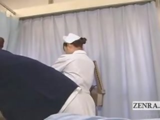 Sous-titré femme habillée homme nu japonais infirmières prep pour intercourse