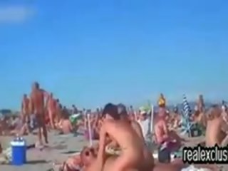 Público desnuda playa libertino sucio vídeo espectáculo en verano 2015