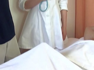 Asiatic therapist fucks două lads în the spital