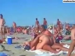 Offentlig naken strand swinger smutsiga film i sommar 2015