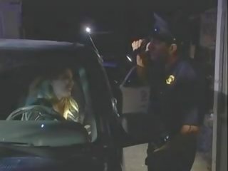 Holly hollywood mendapat pulled lebih dan kacau oleh polisi