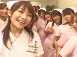 Aziatisch verpleegkundigen geniet xxx video- op top